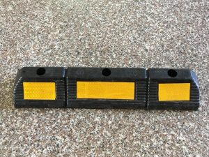 Chặn lùi xe ô tô bằng cao su