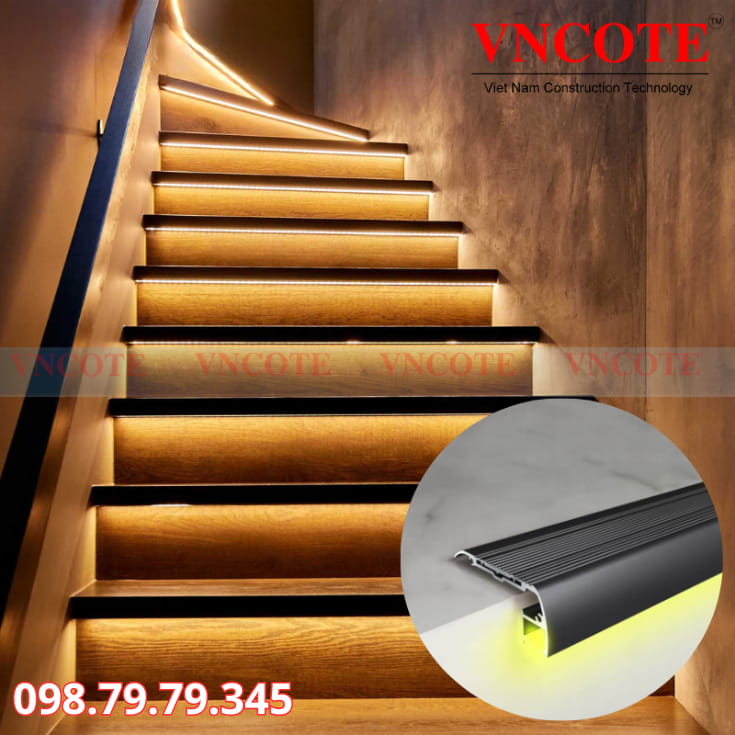 Thi công thực tế nẹp LED cầu thang NPL-LED-B-3.0 VNCOTE tạo hiệu ứng ánh sáng sang trọng.